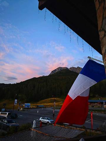 Chambre d’hôte pour 2 personnes, avec vue ainsi que bassin pour enfant et balcon à Vars