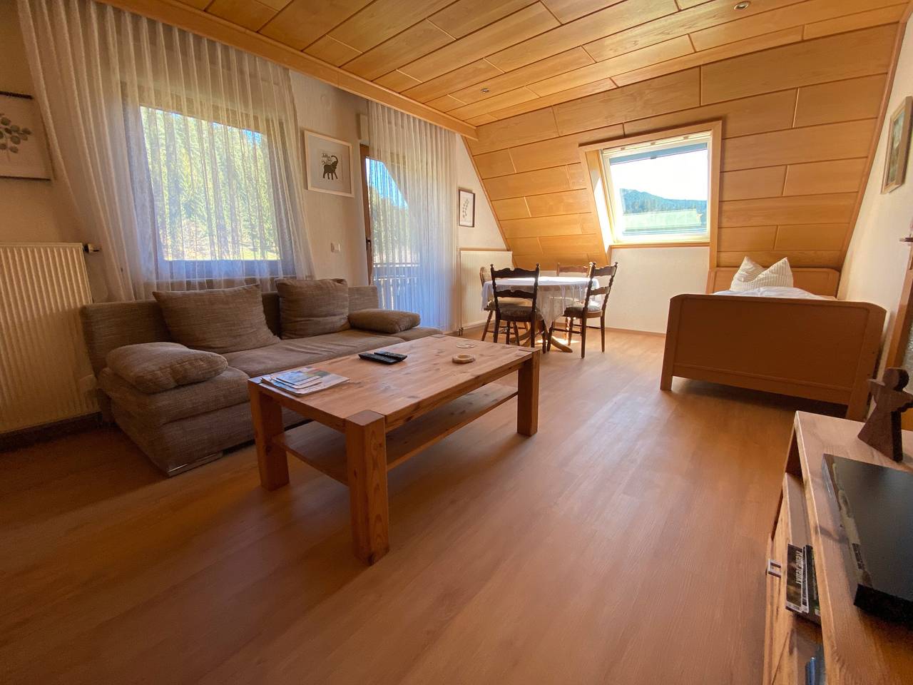 Ganze Wohnung, Apartment Morgensonne mit Bergblick, Gemeinschaftsgarten und Wlan in Bad Rippoldsau-Schapbach, Mittlerer Schwarzwald