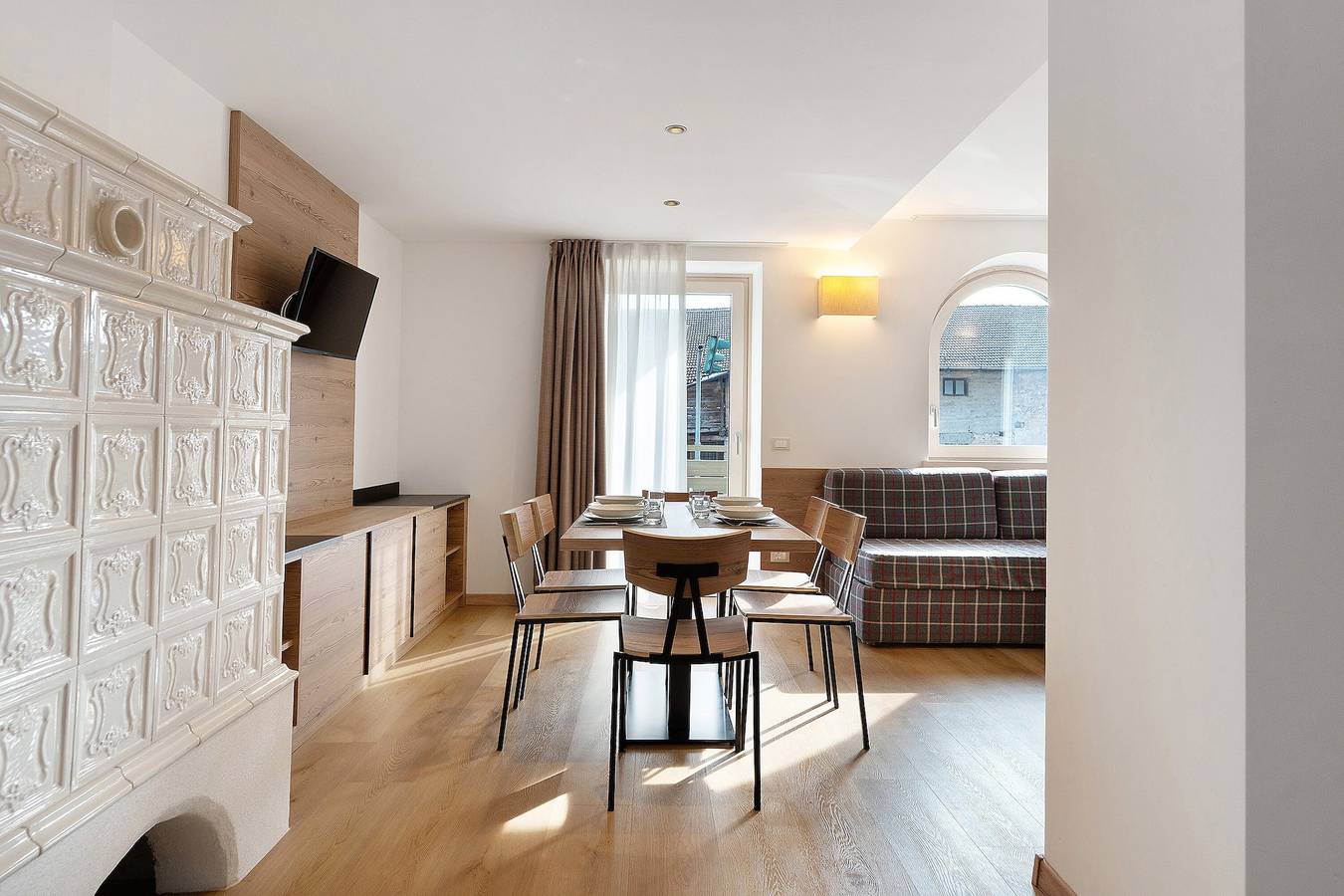 Gelso Bianco: Großzügige Wohnung mit 35 m² Terrasse und Balkonen in Dorsino, Brentagruppe