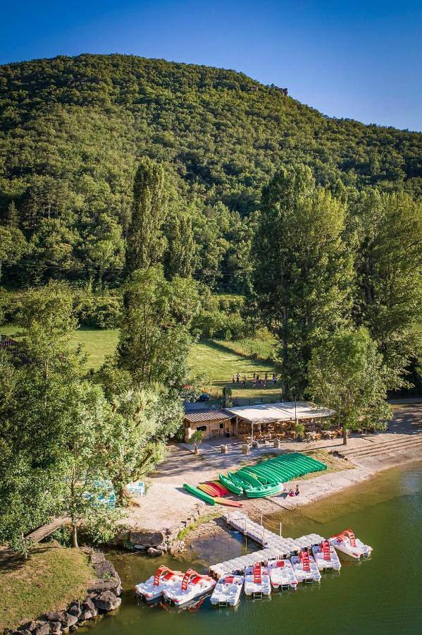 Camping pour 6 personnes, avec terrasse, animaux acceptés