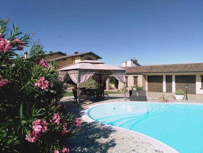 Bed and breakfast per 3 persone, con piscina e giardino, con animali domestici - 1