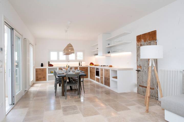 Villa "Fora" vicino al mare con piscina, Wi-Fi, giardino e terrazza in Carovigno, Salento