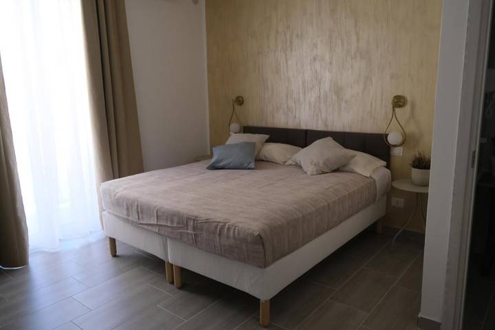 Maison d’hôte pour 3 personnes, avec terrasse et vue à Campofelice di Roccella - 4