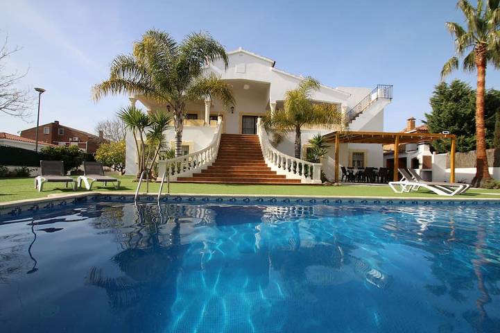 Villa pour 14 personnes, avec jardin et terrasse, animaux acceptés à Cambrils