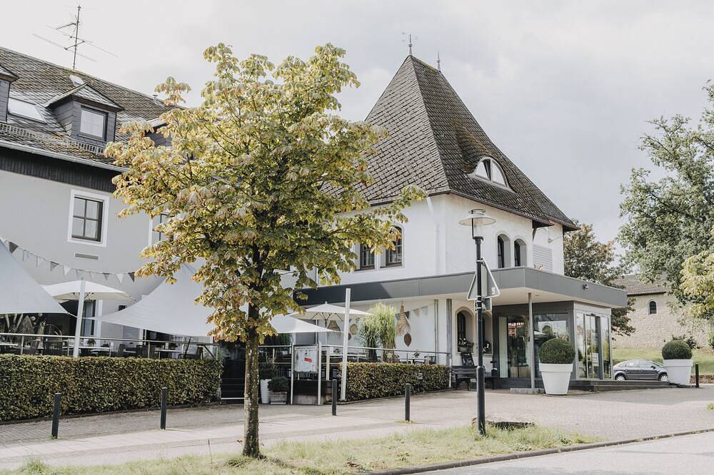 Ganze Wohnung, Ferienappartement Saarschleife - Wellness & Spa gegenüber inklusive! in Saarschleife, Mettlach