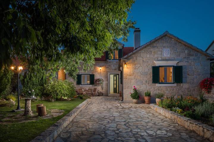 Villa für 7 Personen, mit Garten und Pool - 1