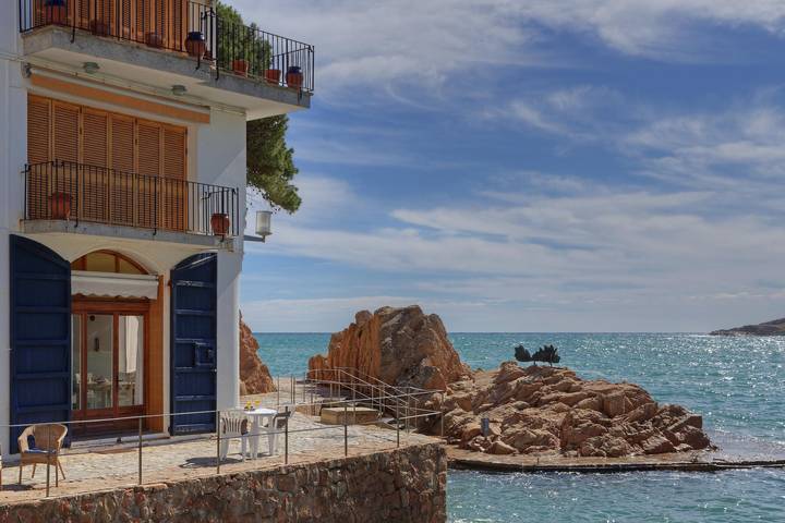 Apartamento entero, Aigua Dolça 3 – Apartamento en primera línea en Tamariu con Vistas 180º al mar, WiFi y A/A  4–6 pax (Hutg-009893) in Platja de Tamariu (Palafrugell), Tamariu