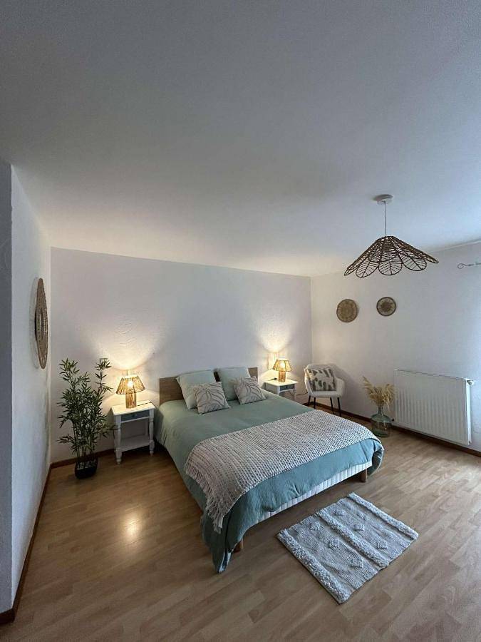 Double Room with Private Bathroom in Gevry, Jura