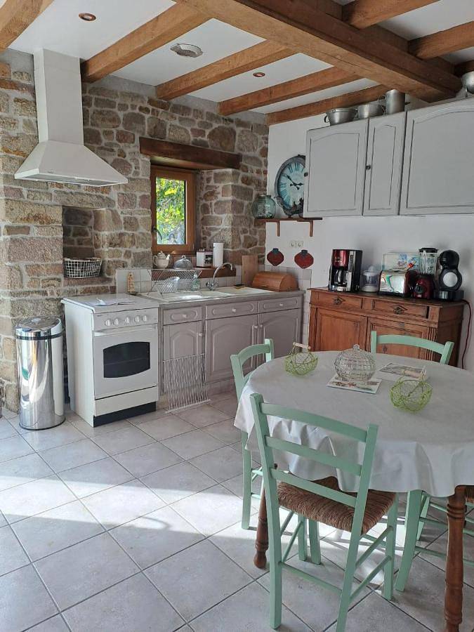 Location de vacances pour 2 personnes, avec Terrasse ainsi que Jardin et Vue à Notre-Dame-de-Cenilly - 2