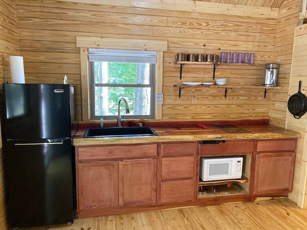 Cozy 1 bedroom w/ loft log cabin . 7 miles to French Lick, 15 to Patoka Lake! in Dubois County