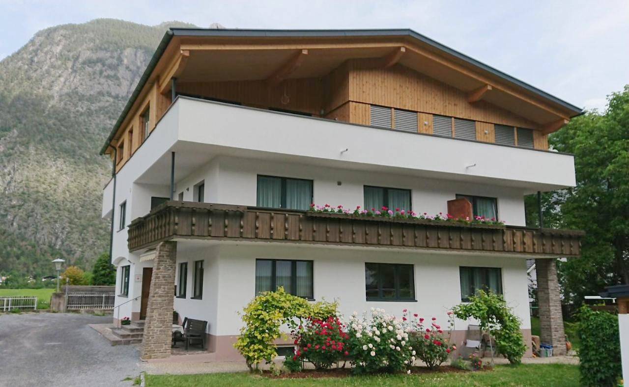 Ganze Wohnung, Two-Bedroom Apartment with Balcony in Kaunergrat, Zams