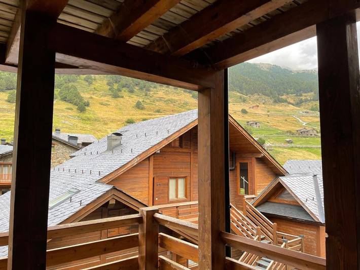 Gîte pour 4 personnes, avec vue dans Incles