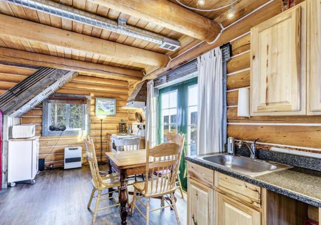 Log Cabin with Amazing Mountain & Lake Views (Pet Friendly) in Yukon