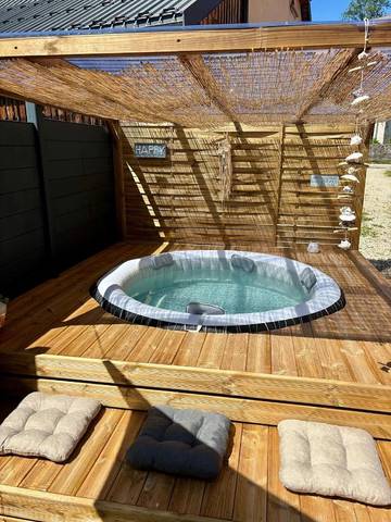 Gîte pour 8 personnes, avec terrasse ainsi que vue et jardin, animaux acceptés à Touillon-et-Loutelet