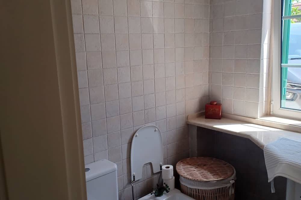 Cozy charming house with pool in a golf course 20 m from the beach, near Lisbon. in Quinta do Conde, Halbinsel von Setúbal