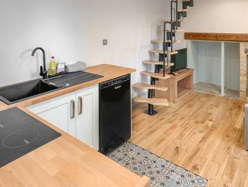 Log Cabin for 4 People in Wisbech St Mary, Cambridgeshire, Photo 4