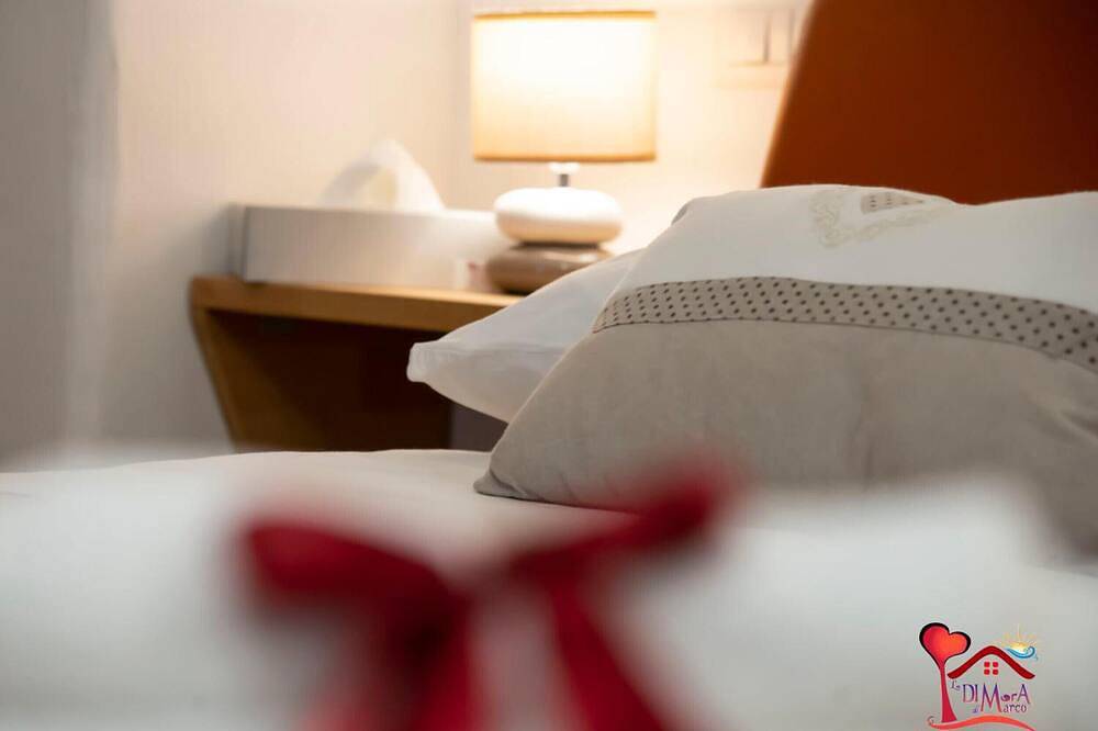 Appartement entier, Appartement 'La Dimora Di Marco - Sole e Luna' avec terrasse partagée, Wi-Fi et climatisation in Melendugno, Province de Lecce