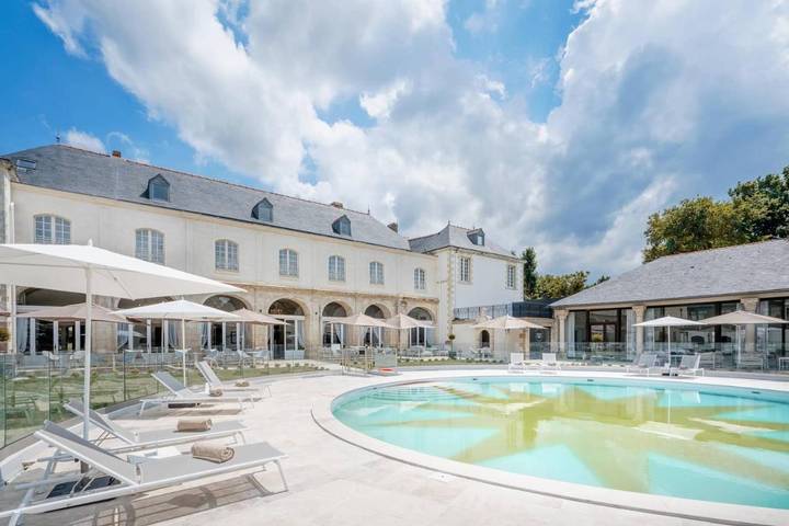 Hôtel pour 2 personnes, avec Terrasse et Jardin ainsi que Piscine et Vue à Les Sorinières
