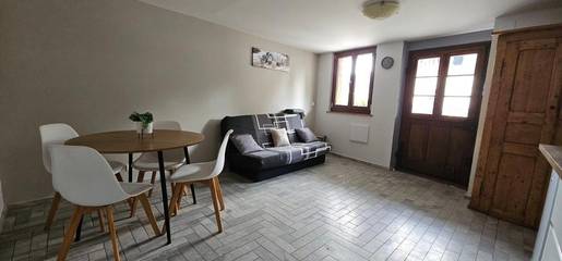 Gîte pour 4 personnes, avec terrasse dans Planaise