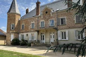 Gîte pour 14 personnes, avec piscine et jardin à Bâgé-la-Ville