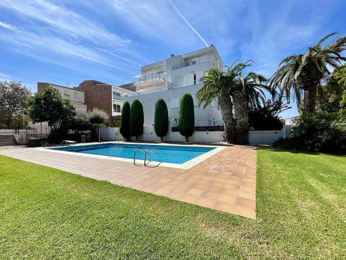 Apartamento entero, Apartamento espacioso 2 habitaciones con aire acondicionado, cerca de la playa y el centro in L' Estartit, Estartit