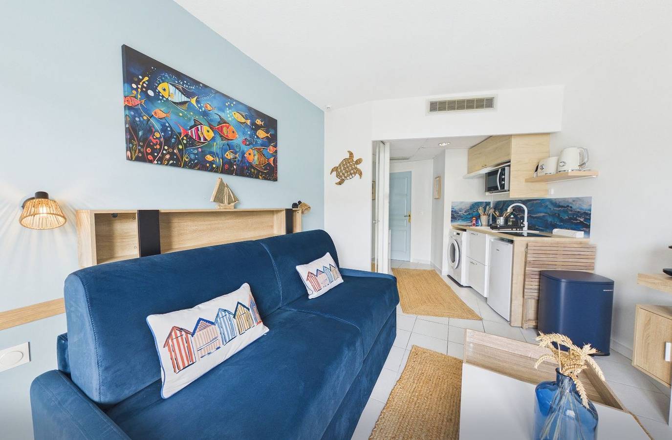 Ganzes Studio, Mer à 200 m, piscine commune, séjour pour 2 in Ars-en-Ré, Ile de Re