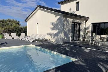 Cottage pour 10 personnes, avec terrasse ainsi que jacuzzi et jardin à Longages