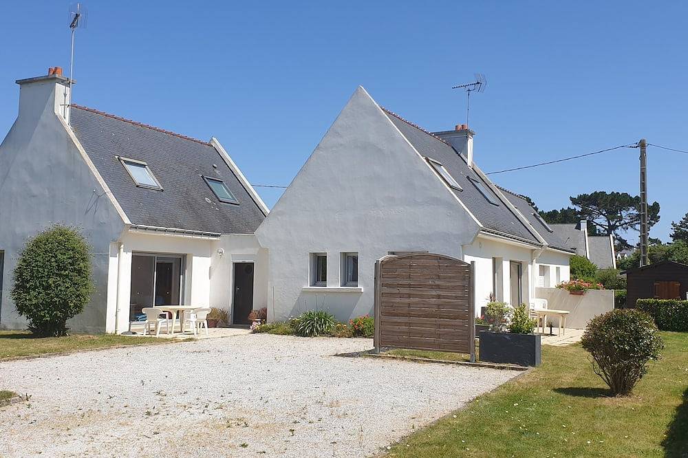 Villas adosadas a tiro de piedra de la playa de Pendruc in Trégunc, Côte de Cornouaille