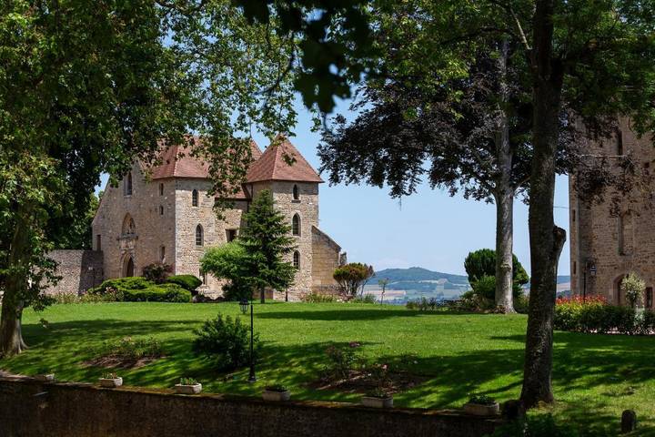 Location de vacances pour 2 personnes, avec jardin ainsi que vue et terrasse, animaux acceptés à Couches