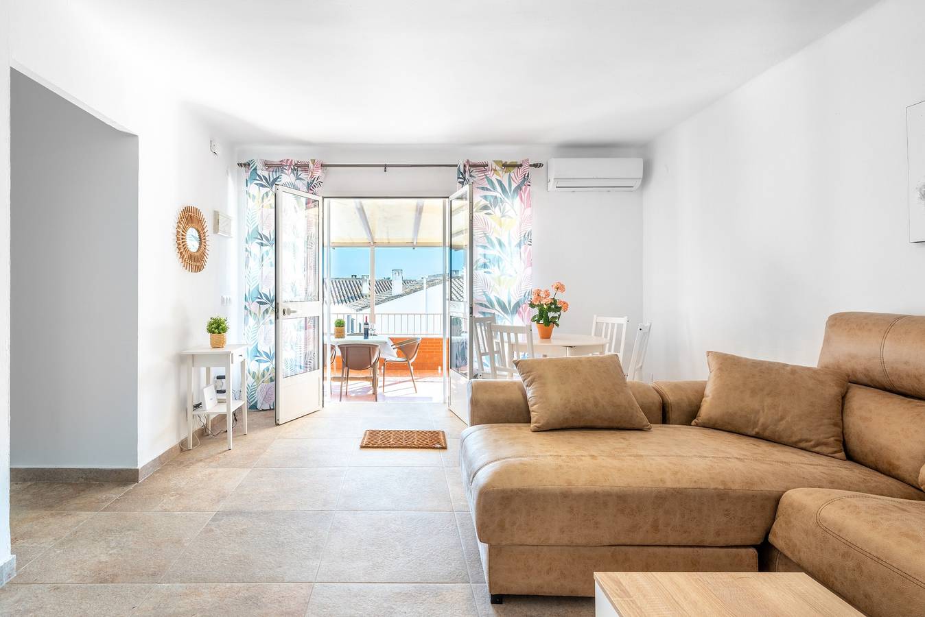 Holiday Home "Casa Pepe Junto al Mar" with Sea View and Terrace in Urbanizacion La Esperanza, Vélez-Málaga