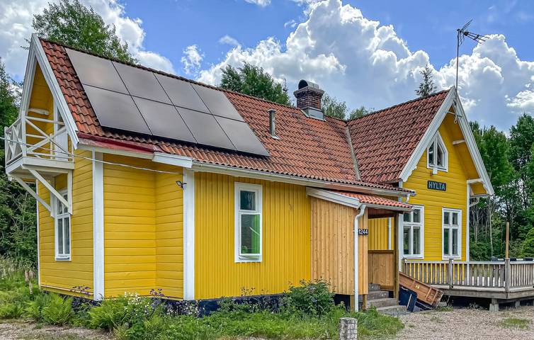Hus för 8 Personer med trädgård in Svenska Östersjön