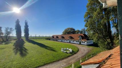 Gîte pour 12 personnes, avec jardin et vue à Furnes