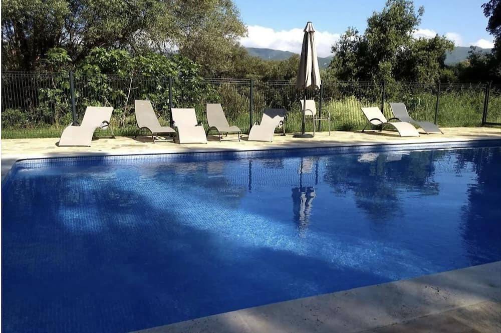Quiet house with swimming pool in Sollacaro, Arrondissement de Sartène
