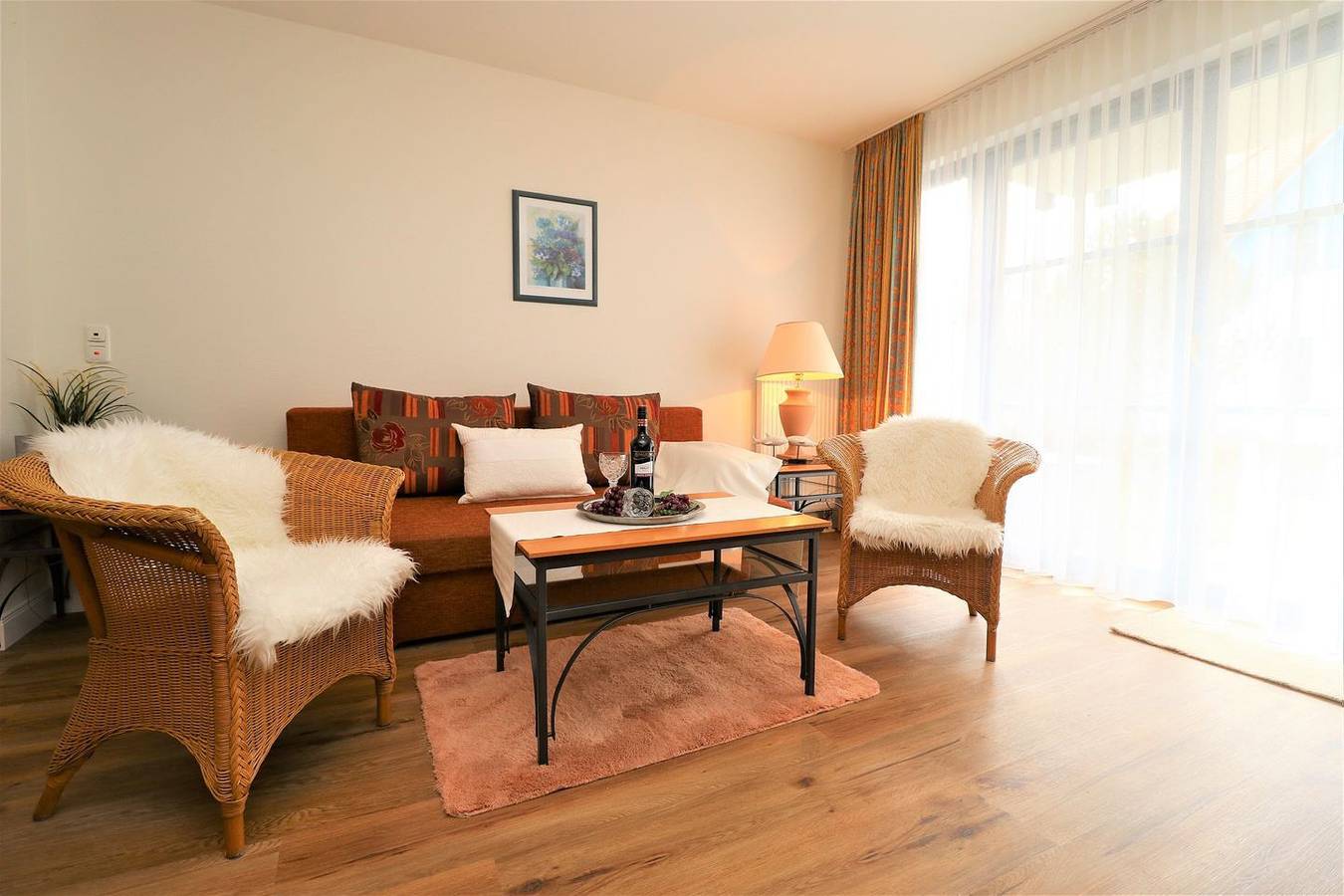 Entire apartment, Ferienwohnung mit Terrasse direkt hinter der Düne nur wenige Schritte zum Strand in Wustrow, Fischland