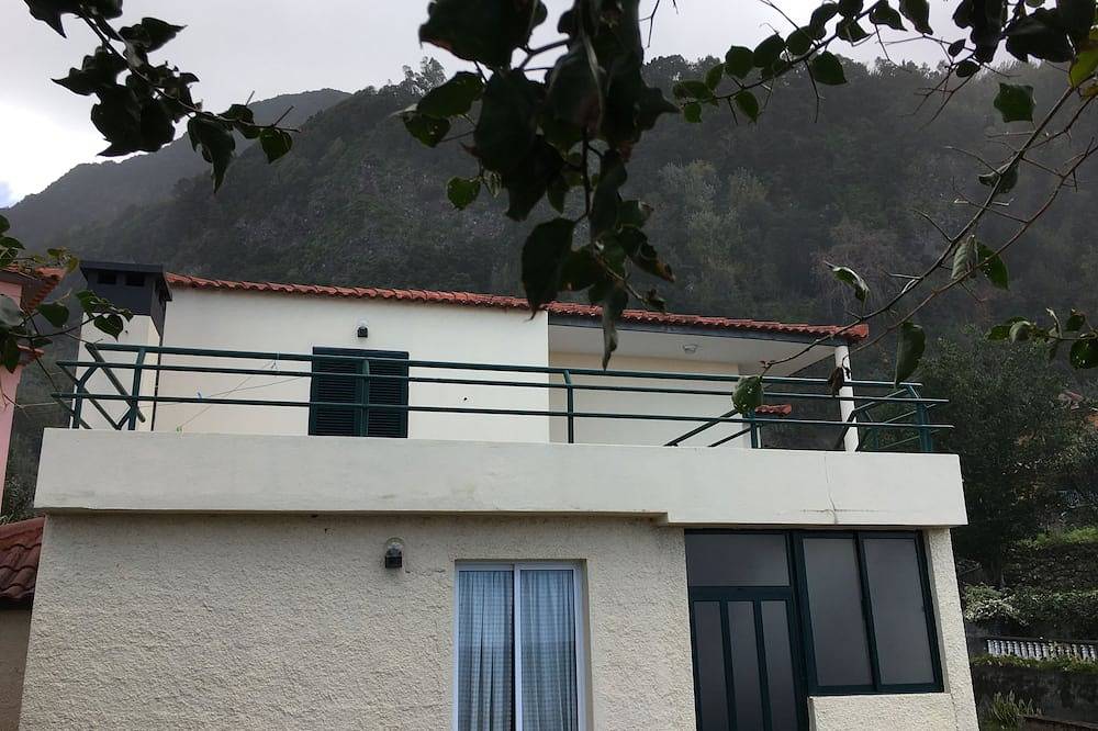 Casa Carvoeiro, Vista Al Mar Y La Montaña! in Ponta Delgada (Madeira), Isla de Madeira