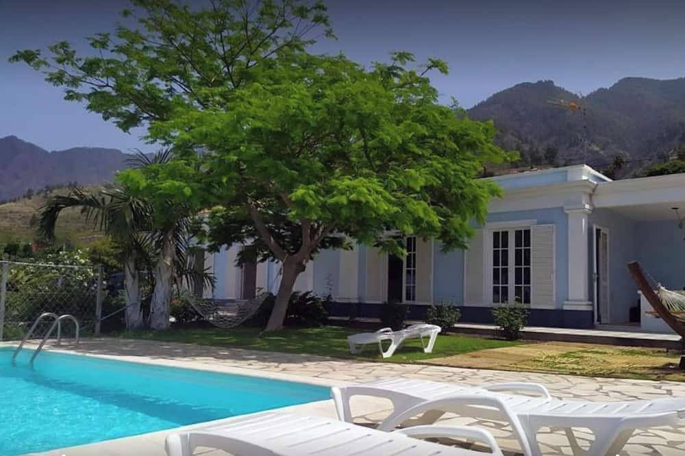 Your Retreat Between Sky and Sea: Villa La Palma Isla Bonita in Los Llanos, Los Llanos de Aridane