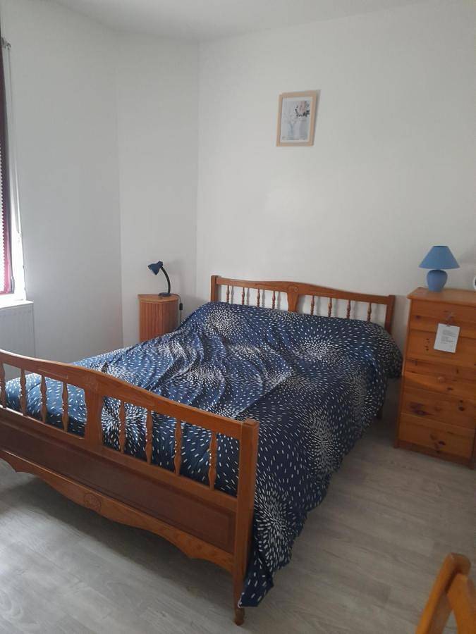 Four-Bedroom House in Thiel-sur-Acolin, Allier
