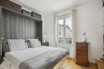 Vacation Rental for 2 Guests in Eiffel Tower, Paris, Picture 1