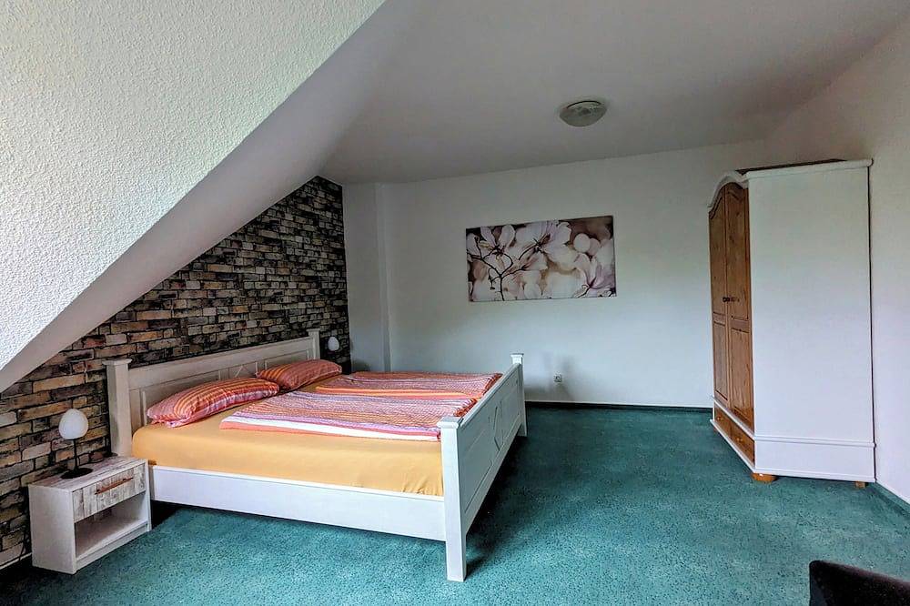 Ganze Wohnung, Fewo Herkulesblick - Ruhige Ferienwohnung mit viel Platz, Garten und Terrasse in Melsungen, Schwalm-Eder-Kreis