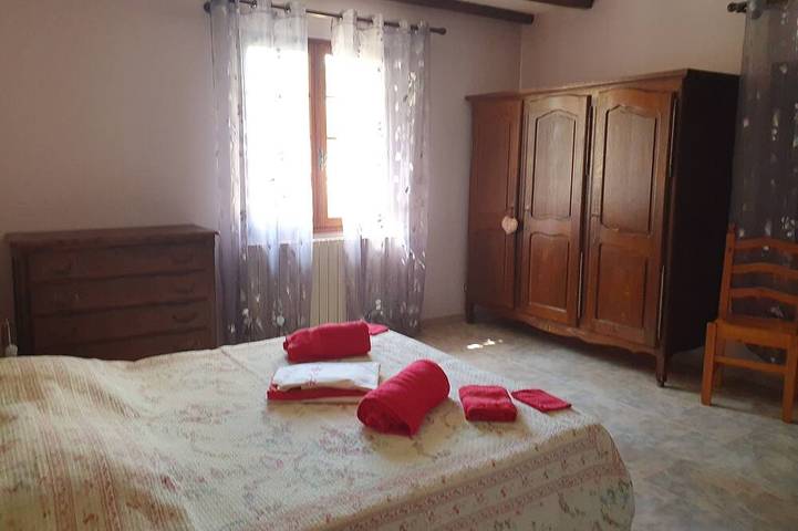 Gîte pour 10 personnes, avec piscine ainsi que jardin et terrasse à Aigremont - 4