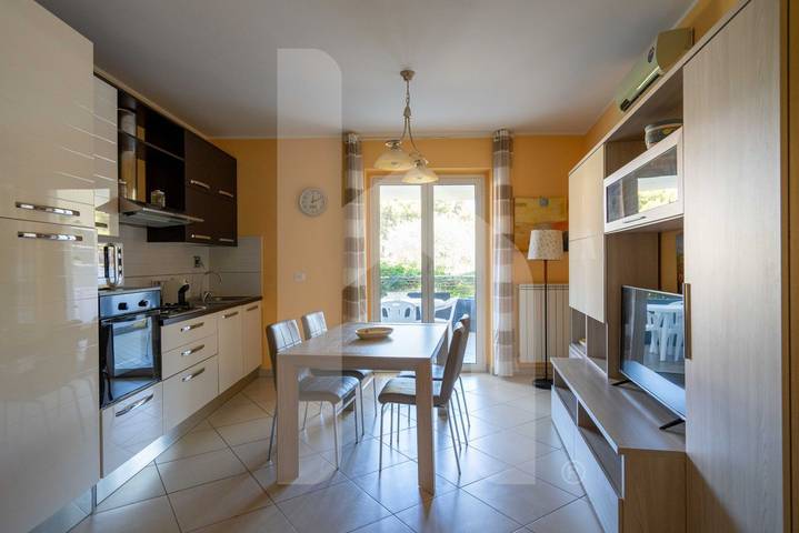 Gîte pour 4 personnes, avec jardin et piscine à Pineto - 3