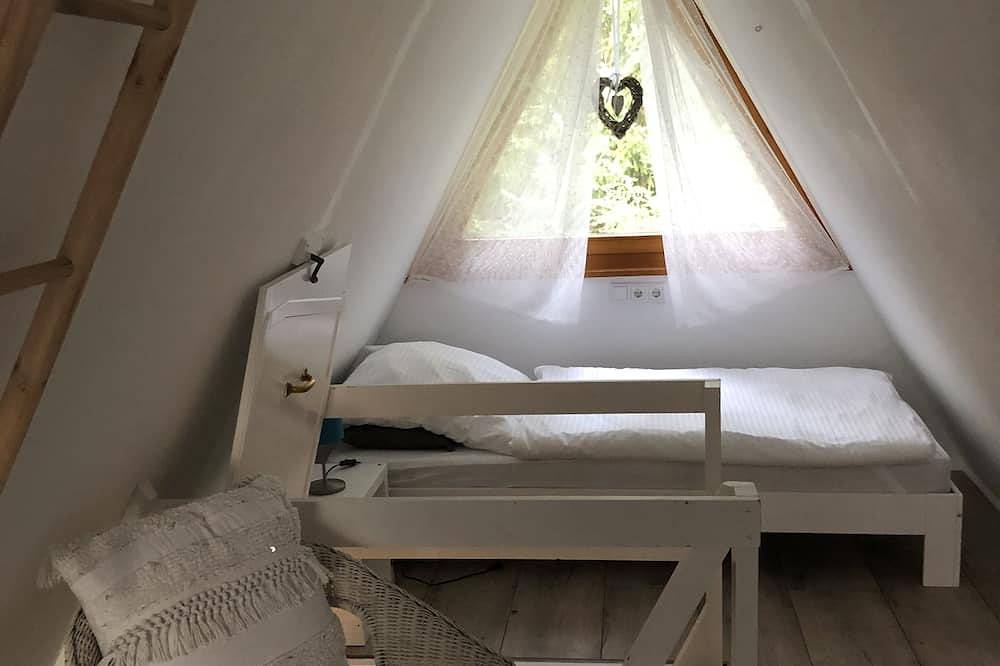 Hambühren Celle Märchenwaldhaus Drosselbart Nurdachhaus Sauna Waldrand Wallbox in Hambühren, Lüneburger Heide