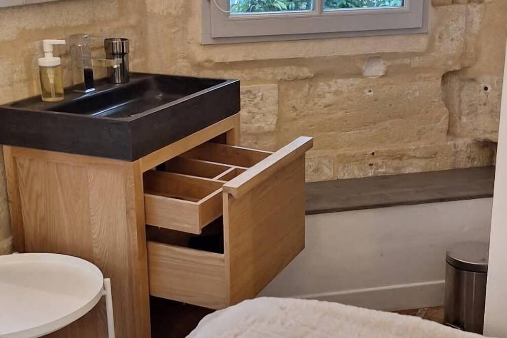 Bright, quiet Mazet in historic center in Avignon, Vaucluse