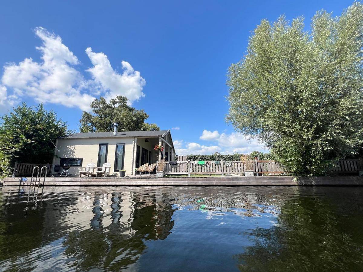 New - Private Cabin - on a lake near Amsterdam in Vinkeveen, Groene Hart