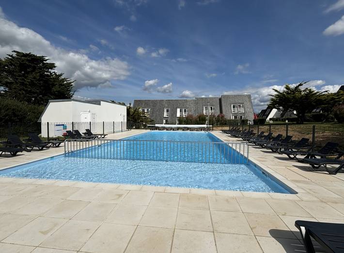 Gîte pour 4 personnes, avec terrasse et piscine