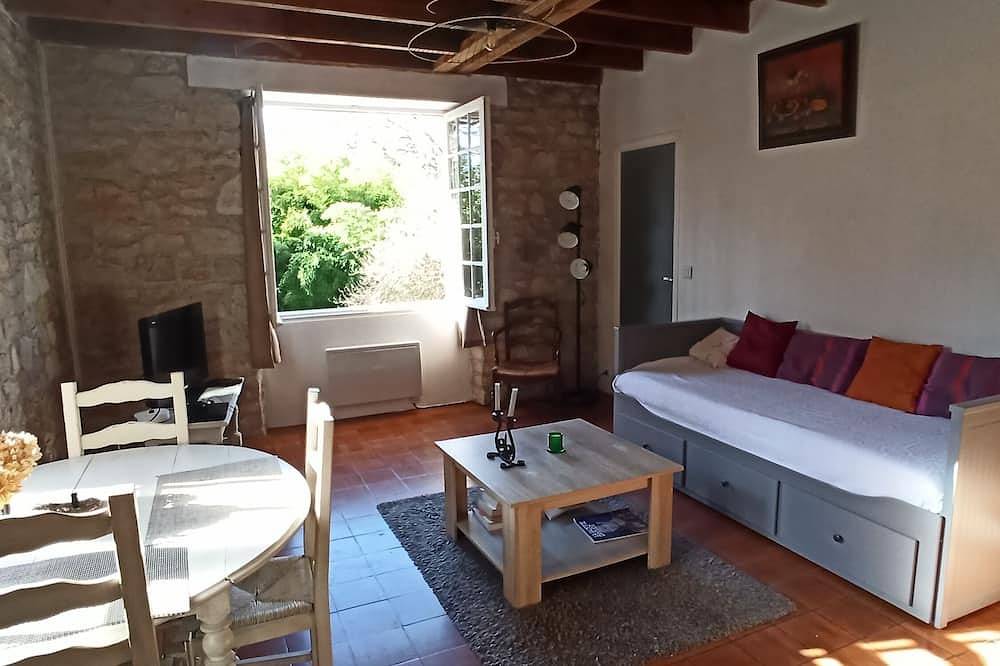 Dans un écrin de verdure, maison pour 4, à la frontière du Lot et du Périgord in Le Roc, Quercy