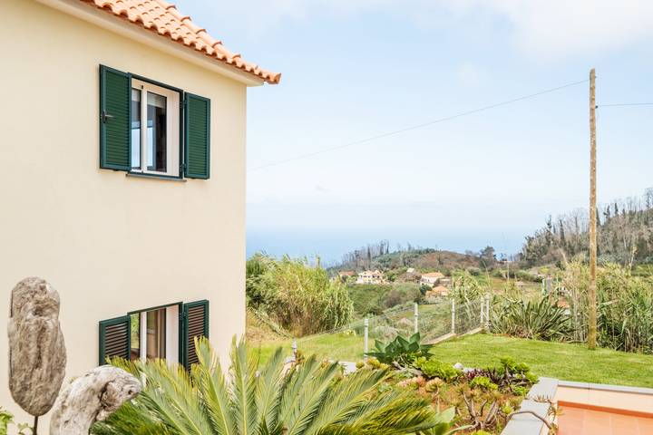 Villa for 2 people, with ocean view and yard in Madeira