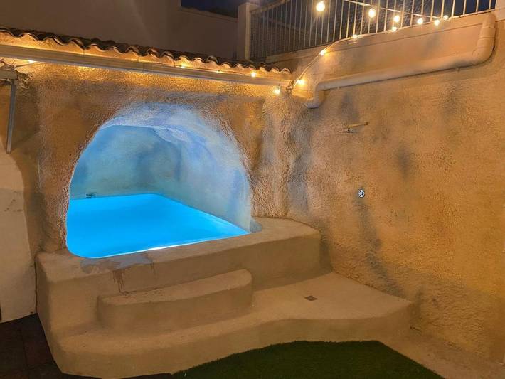 Casa rural para 12 personas, con jardín además de piscina y vistas, Se admiten mascotas en Ribera Alta (Valencia)