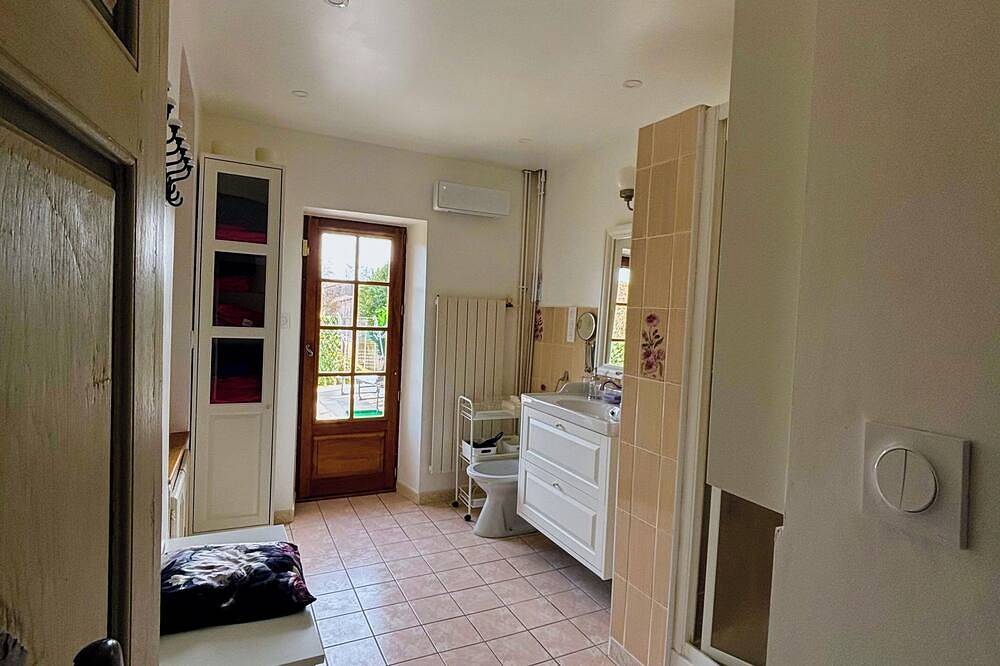 Gîte 1 large family room in the heart of the medieval town, garden in Mirepoix, Ariège