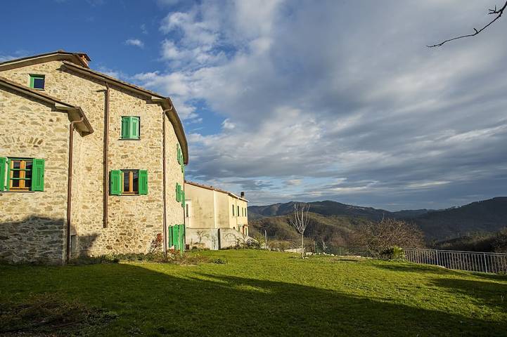 Agriturismo per 6 persone, con giardino, con animali domestici in Provincia di La Spezia
